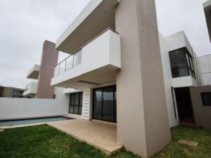 To let T4 House for rent in Condominio Tulipas, Av. Julius Nyerere.