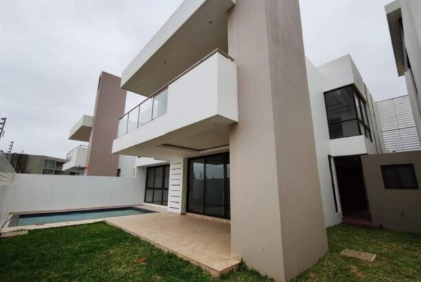 To let T4 House for rent in Condominio Tulipas, Av. Julius Nyerere.