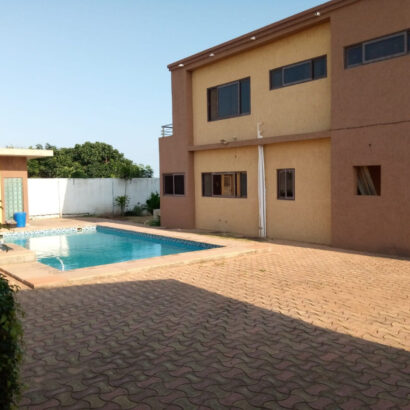 Vende-se moradia T4 no bairro de Abel Jafar ( Marracuene)  2 suít WC geral Piscina Água quente Climátizada Cozinha americana Terreno: 30/30 # preço: 10.000.000 negociavel