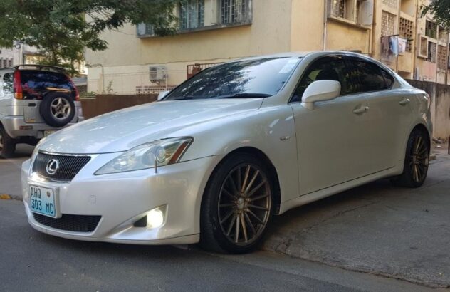 Vendo lexus is250 15