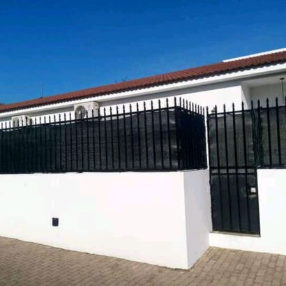 Vende-se em promoção aproveite moradia T3 no condomínio niketche ao longo da estrada EN4 witbank  ganha tempo para fechar pronta para ser habitada