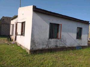 Vende se uma tipo 2 no bairro  de laulane  guebo