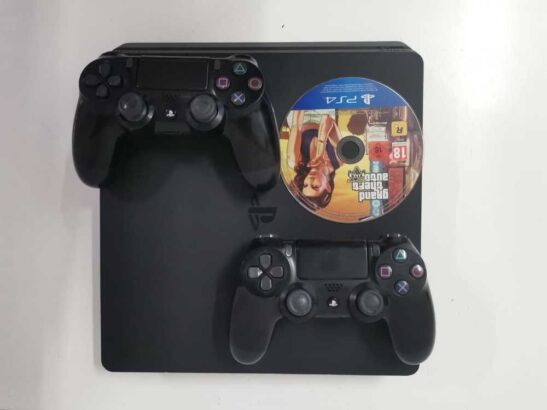 Ps4 Slim  500GB HDD  Dois Joystick