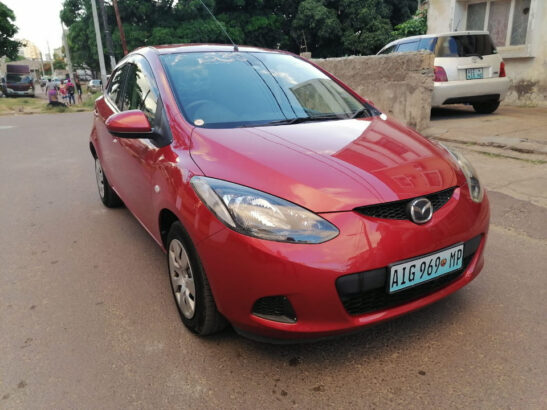 Vendo meu Mazda demio 2009 Motor 1.5cc Start a chave sensor Luzes zenon automáticas Interior escuro Pneus 95 % 43.000 km Recém importado 285.000 Mt