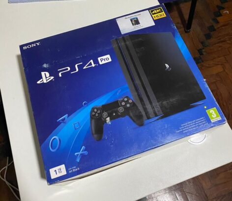 PlayStation 4 Pro 1TB 1JOYSTICK