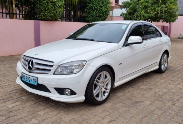 Recém Importado* Mercedes c250  Avantgard S AMG Motor 2.5 v6 Body kits 58.000km Leather seats