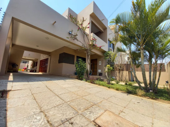 Vende-se luxuosa moradia geminada tipo3 no bairro do triunfo bem localizado marque já a sua visita