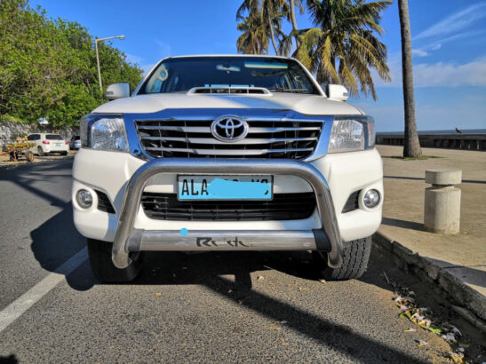 Vendo Modelo: *Toyota Hilux D4D Legend 45*  •Recem importado •Modelo 2014 •Caixa Manual •4×4 ON •Spotligths •87.000 Km