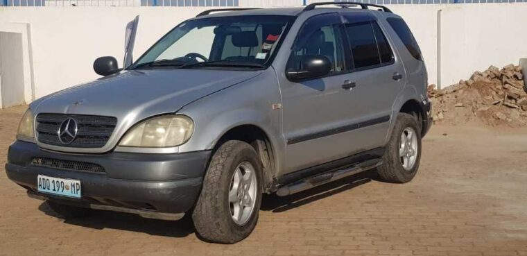 Vende Mercedes ML 350 em super bom estado e bom preco