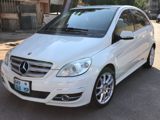 Mercedes-Benz B180 / Recém Chegado / trazemos o carro até à sua província com custos adicionais