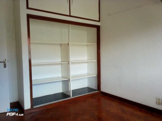 VENDE-SE EXCELENTE MORADIA T3NO BAIRRO DA COOP,  RUA CALMA PROXIMO A CLINICA 222..