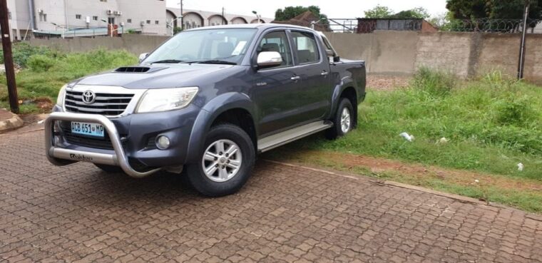 Toyota Hilux Raider 2013