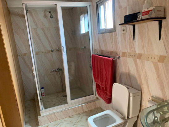 __SUPER JACKPOT”VENDO ESTA CASA TIPO4 PRONTO HABITAR NA MOZAL PRÓXIMO AO COMPLEXO PALHOTA A 3 MIN DA ESTRADA,4 Quartos,2Suites,Todos quartos com ar condicionado,Tecto falso,Termo acumulador,Anexo com cozinha e uma casa de banho