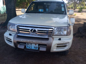 VENDE SE LANDCRUISER MUITO BOM ESTADO 1