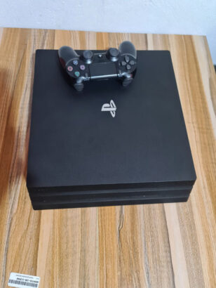 Ps4 pro 1 Joy  1TB