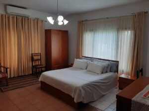 __Vende-se esta Mansão no Belo Horizonte com quintal enormíssimo e boa localização, custa