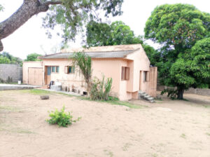 Ruína a venda em katembe front view