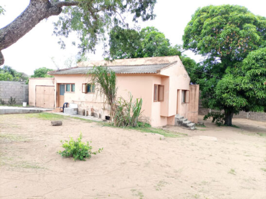 Ruína a venda em katembe front view