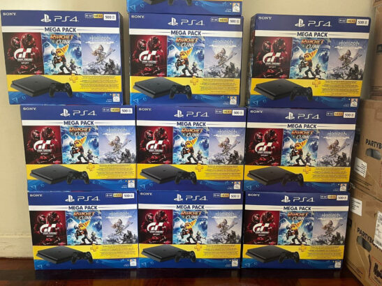 PlayStation 4 500GB Com 3 Jogos ( selado )