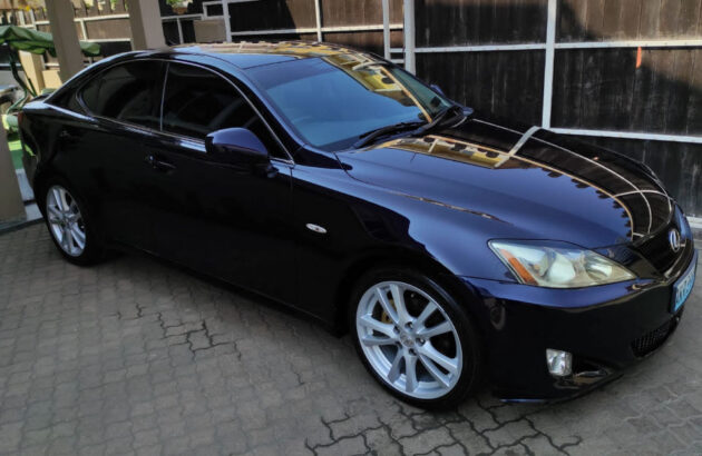 Vende-se carro Toyota lexus is250 1