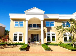 VENDE SE ESTA LUXUOSA MORADIA DO TIPO4 COM 4 SUITES NA MATOLA CONDOMÍNIO ÉLITE VILLAGE NA EN4-WITBANK