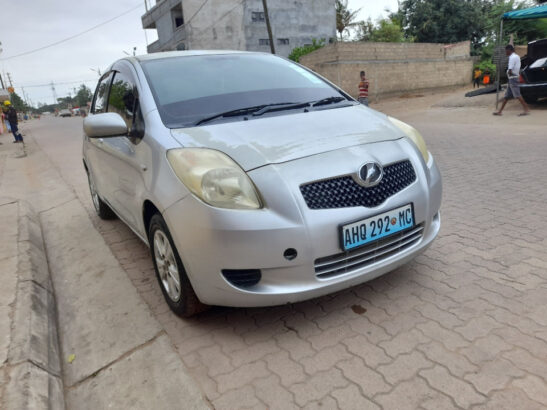 TOYOTA Vitz 2005 Automática 1.3 CC