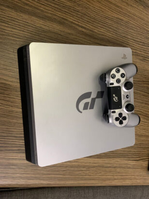 Ps4 Slim gran Turismo Edition  1joy 1TB