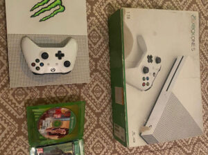 Xbox One S com Caixa