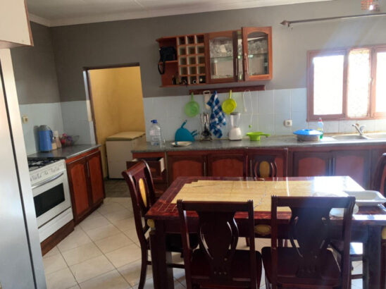 Vende-se super casa tipo 4 na mozal próximo ao  complexo palhota com 2 suítes  e climatizada