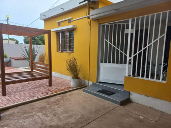 Vende-se linda e maravilhosa casa Tipo3 com piscina, na Matola, no bairro do MUSSUMBULUCO, POR DE TRÁS DO SHOPPING NOVARE MALL – MATOLA, EN4.