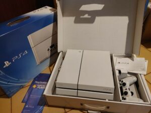 PS4 Slim 1TB + 2 Joystick ( Selado )