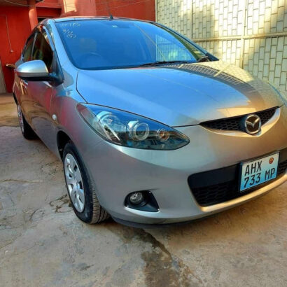 Mazda Demio 2010. Recém importado