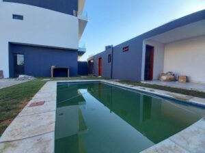 Vende-se Luxousa Moradia T5 nova por estrear no Bairro do Triunfo.