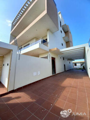 ARRENDA-SE luxuosa moradia duplex tipo4 no triunfo novo moradia nova por estrear, marque já a sua visita