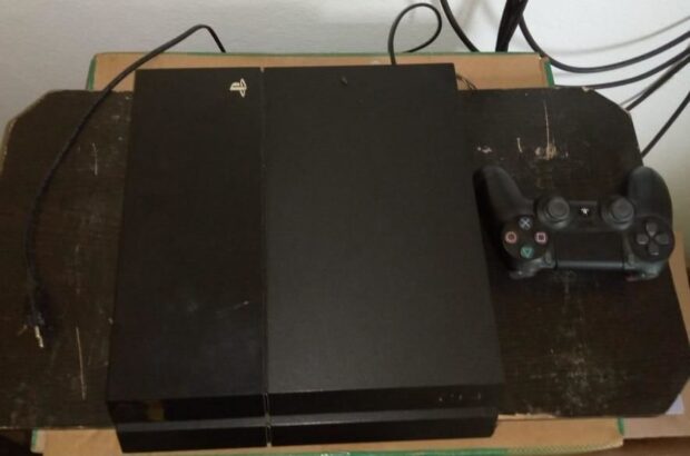 Ps4 Normal 500GB HDD 1 Joystick