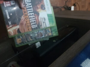 Xbox 360 E com 2 jogos