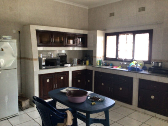 Vende-se casa tipo 3 no centro da Matola