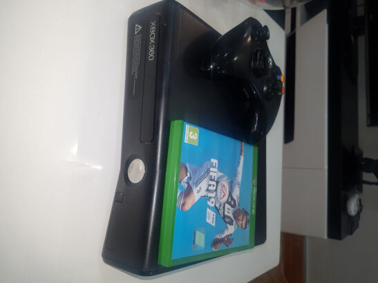 Xbox 360, 28 jogos, 2 joys, 1 disco FiFA 19