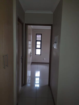 __Arrenda-se Excelente Moradia do Tipo 3, com suíte, guarda-roupas, climatizada, cozinha americana dentro do condomínio DJuba Estate na Mozal, custa 35.000,00Mt*