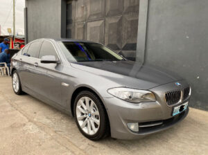 Vende-se BMW 5 serie 535i recém chegado