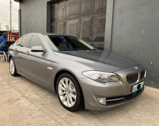 Vende-se BMW 5 serie 535i recém chegado