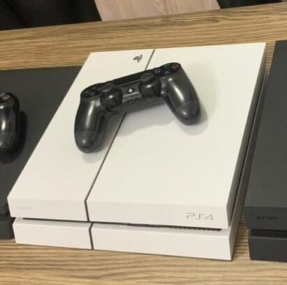 PS4 white Edition 500GB 1joy