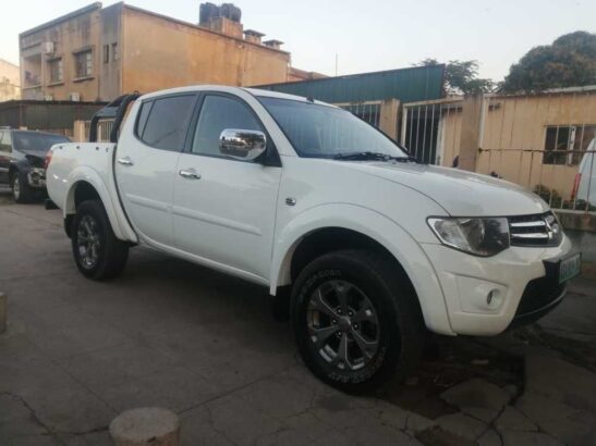 Vende-se Mitsubish Triton 4×4