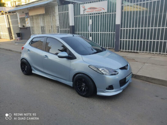 Mazda Demio 2009 Recém importado Full Bodykits Droped com jantes especiais