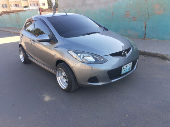 Mazda Demio 2009 Super Novo Com jantes especiais