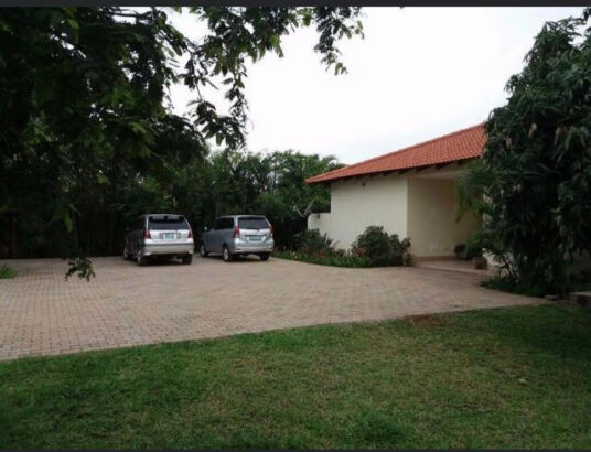 __ Vende-se SUPER Moradia moderna do Tipo 4, com escritório e garagem, duas salas, quatro suites, quintal enorme, jardim e piscina, pertinho da En4-Witbank, custa