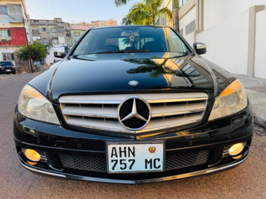 *Mercedes Benz C200* *Kompressor – Avant-garde*  Ano: 2008