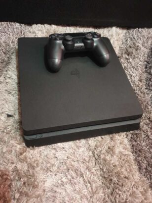 Ps4 SLIM com 1 joy  1TB HDD