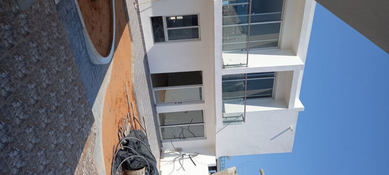 Vende-Se T4+1 No Bairro Triunfo – Dona Alice