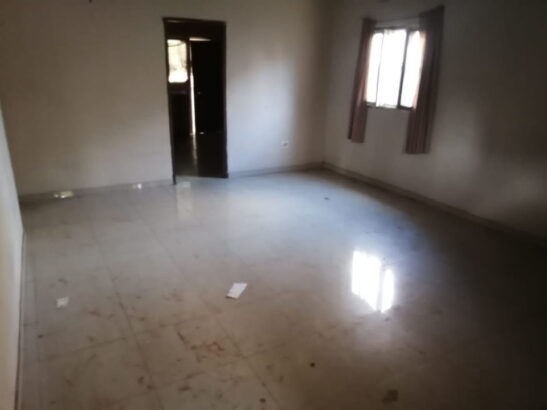 VENDO EM LAULANE 1 MIN DA PARAGEM LUXUOSA CASA TIPO3  + DEP TIPO 1 QUINTAL 15/31 CASA BOA DMAIS SO FALTA PINTURA WC LUXUOSAA DMAIS 3QUARTOS 1SALA ENORME COBERTURA NOVA VALOR:1.600.000 M FICA RICO JA